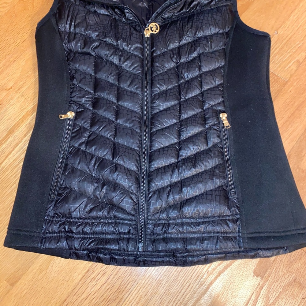 SOLD‼️‼️‼️MK Puffer vest with fur hood - Picture 5 of 8